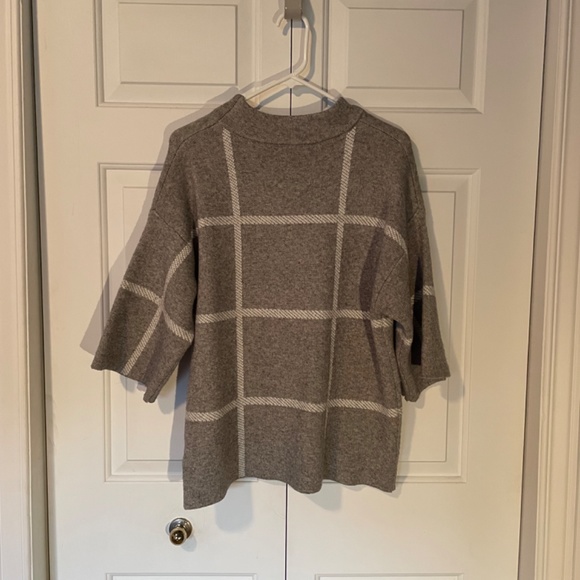 Thick and comfy sweater - Picture 2 of 2